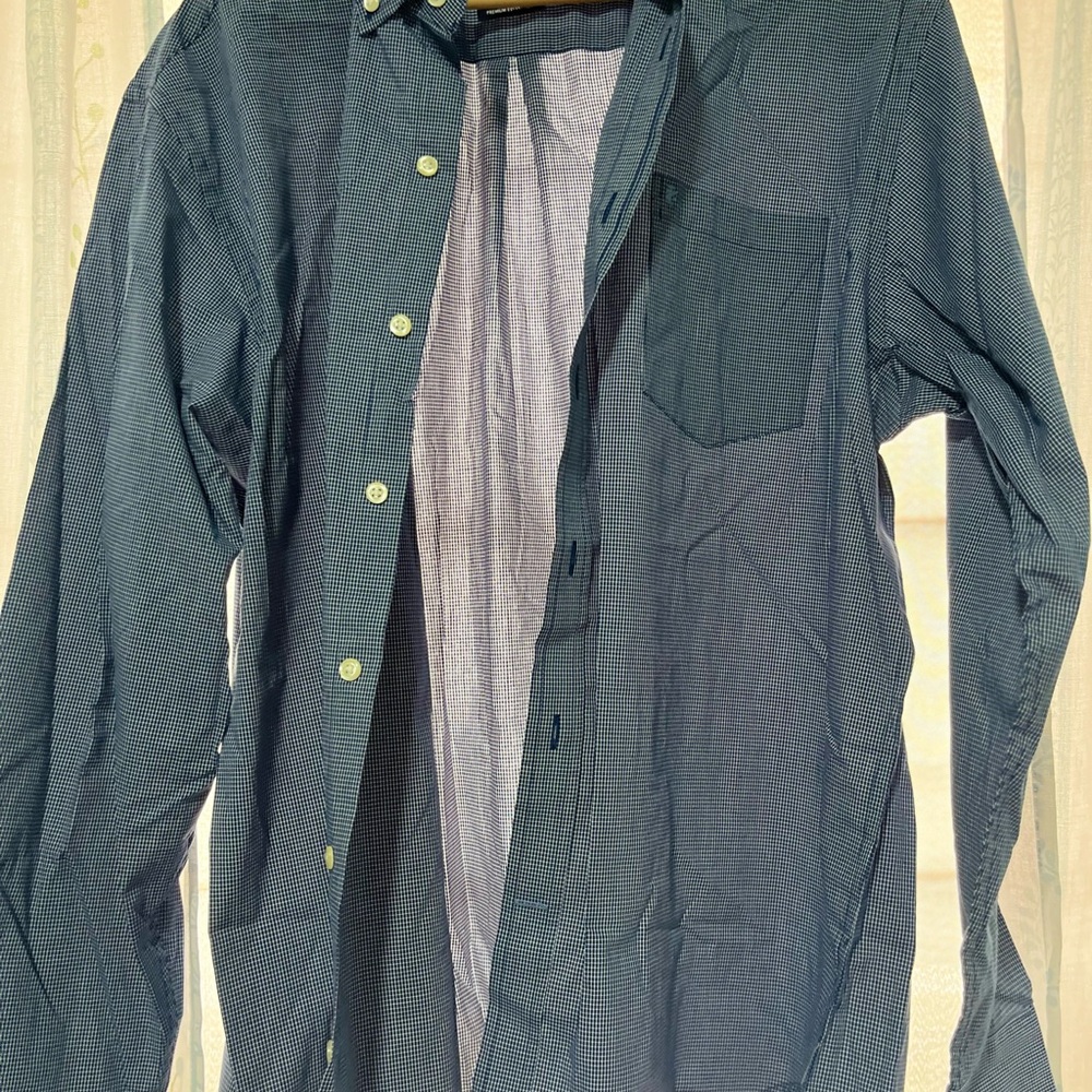 Izod Men's Dark Blue Checkered L/S Button Down Large